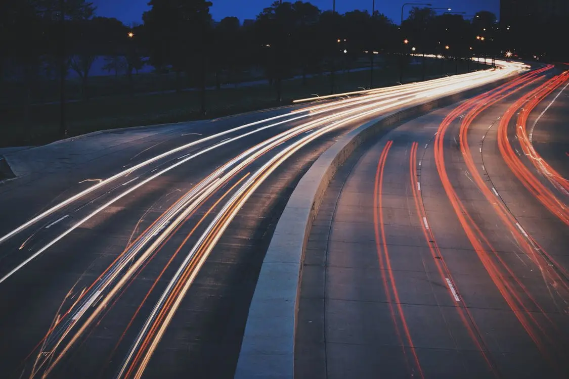 Traffic on a highway illustrating car accident claims and Florida personal injury lawsuits.