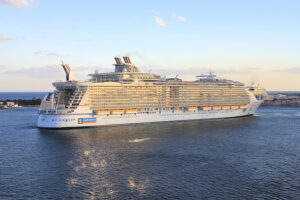fort lauderdale, usa february 16, 2014 : oasis of the seas lux