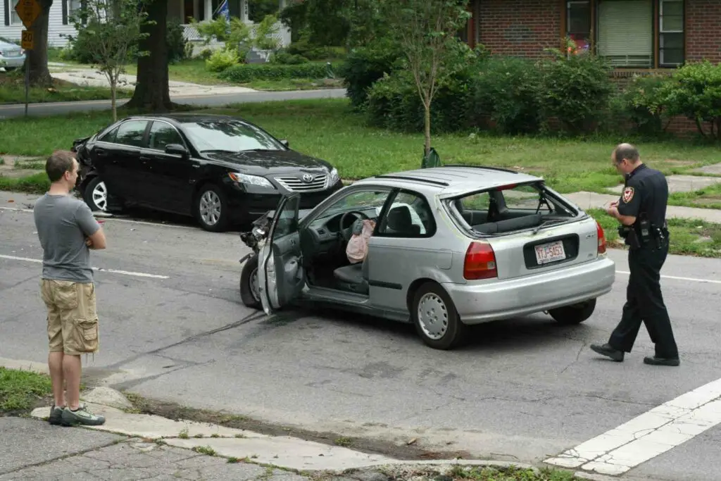 2010 05 30 durham officer takes notes on wreck